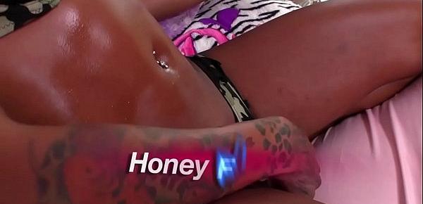 Honey Foxxx B and Luna Rose fuck each other